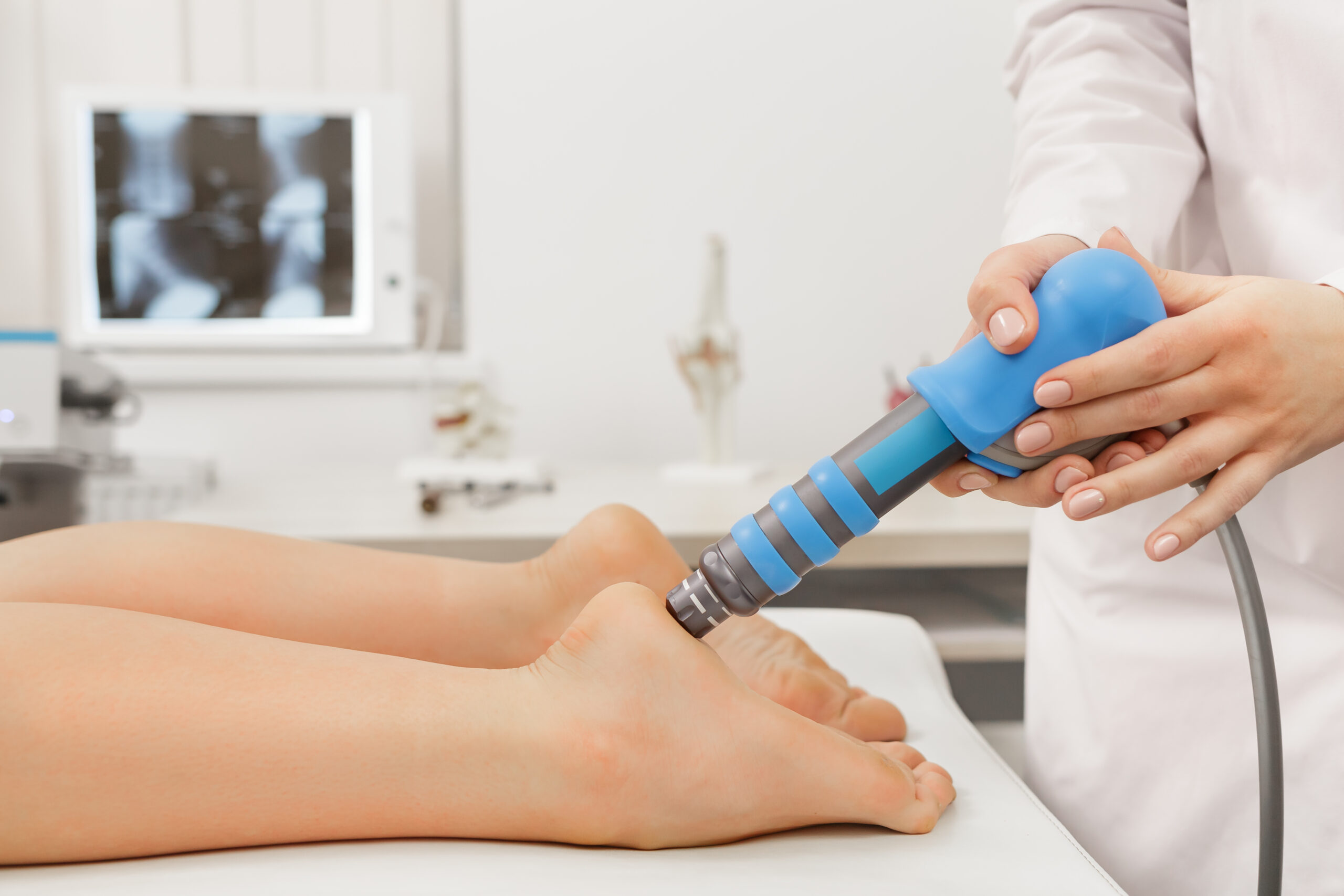 Why do my feet hurt when i wake up and walk? Visit a physiotherapist in Singapore for a proper diagnosis
